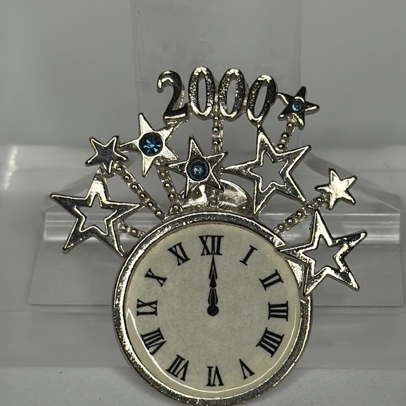 Silver and White Starburst Brooch with Roman Numeral Design - Picture 1 of 3
